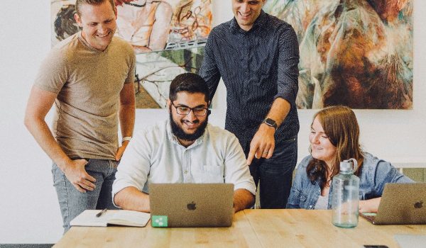 أفضل أفكار الأعمال بأقل استثمار في الإمارات – دليل شامل | إكزيليوم