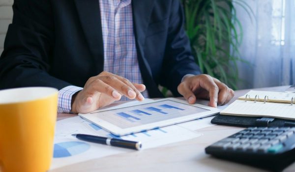 ضريبة الشركات وضريبة الاستهلاك وضريبة القيمة المضافة في الإمارات – دليل شامل | إكزيليوم