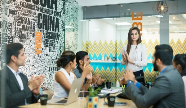 كيف تؤسس وكالة تسويق رقمي في الإمارات عام 2023 – دليل شامل | إكزيليوم