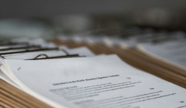 كيف تحصل على تخليص المستندات للأعمال في الإمارات – دليل شامل | إكزيليوم